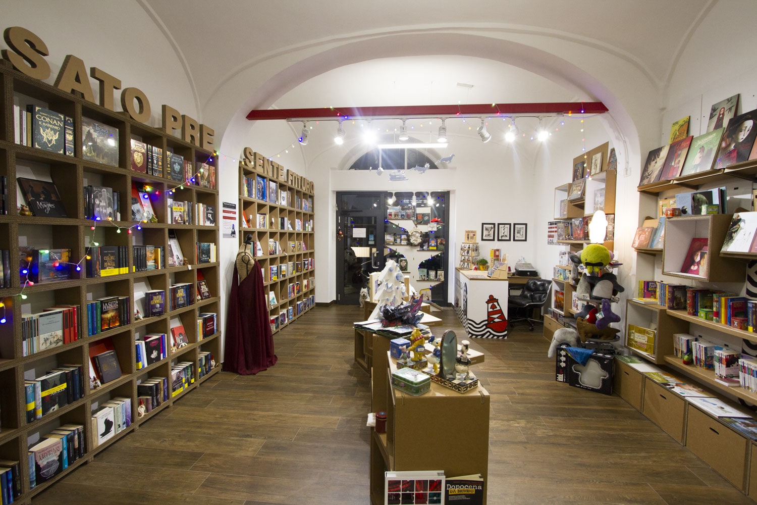 negozio libreria in cartone