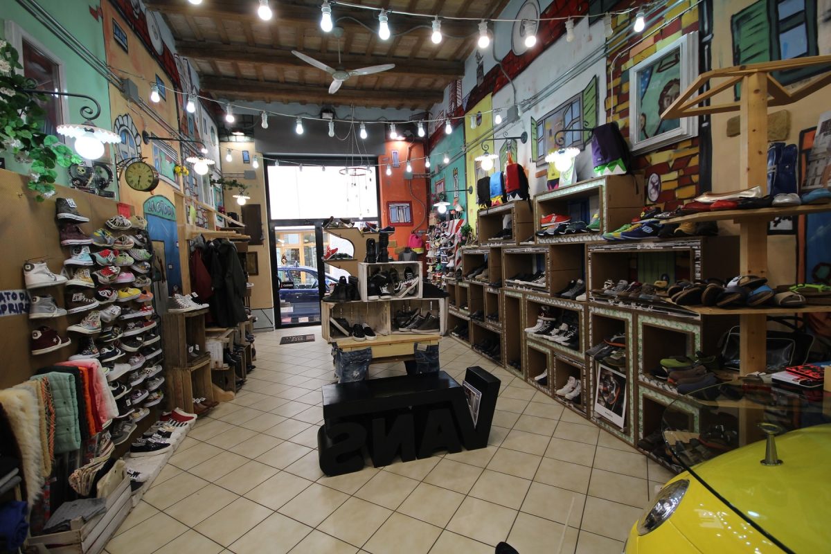 Arredamento negozio scarpe