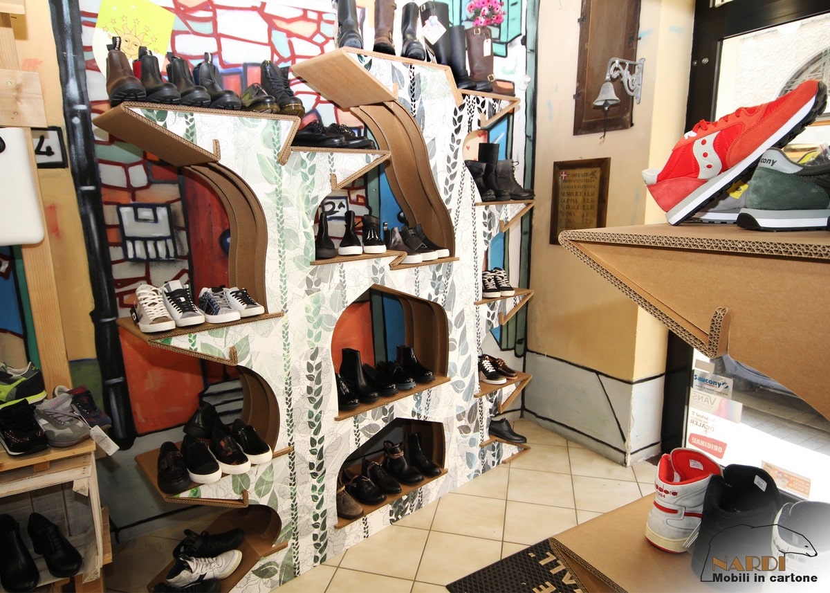 arredo negozio in cartone