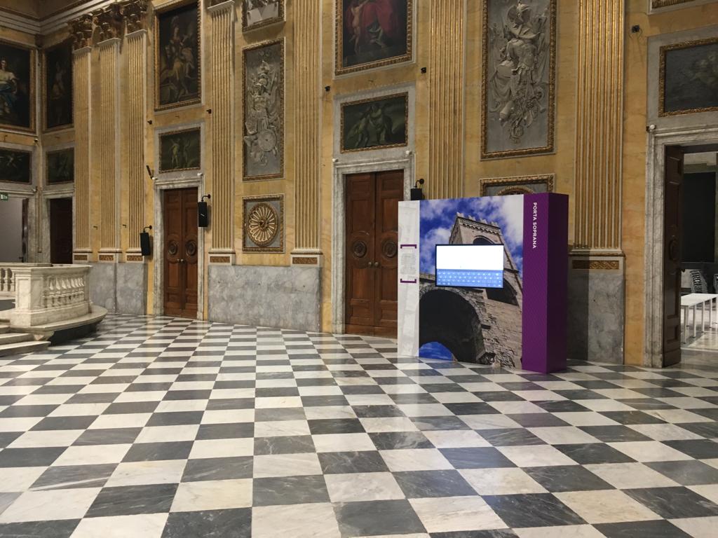 Totem porta televisore