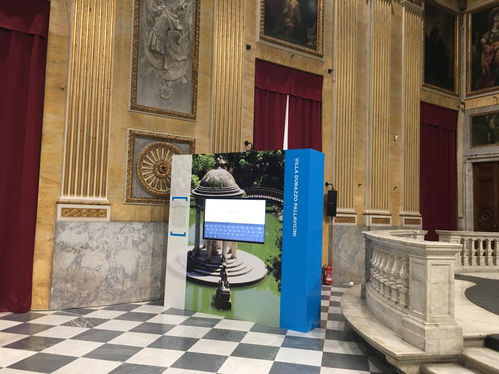 Totem in cartone su misura