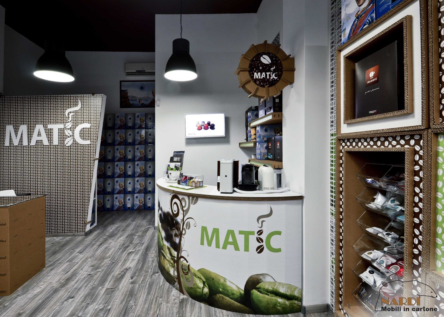 mobili in cartone per negozi