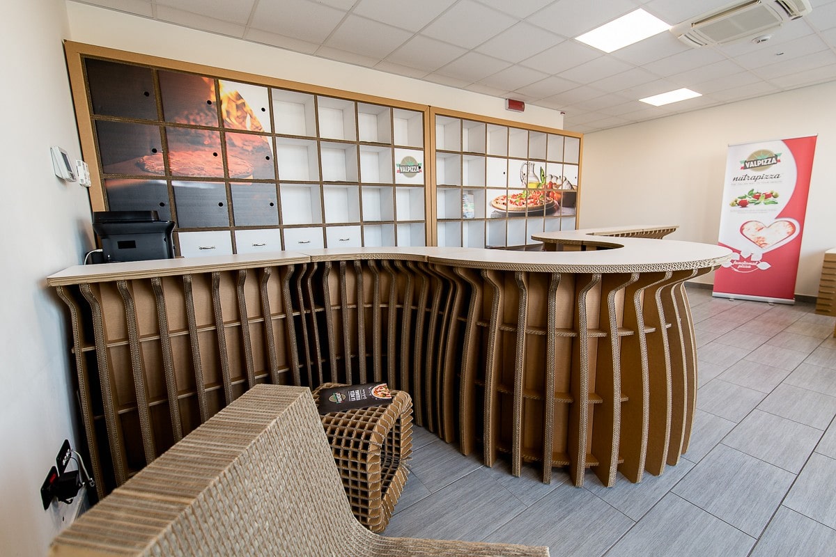 allestimento in cartone pe negozi