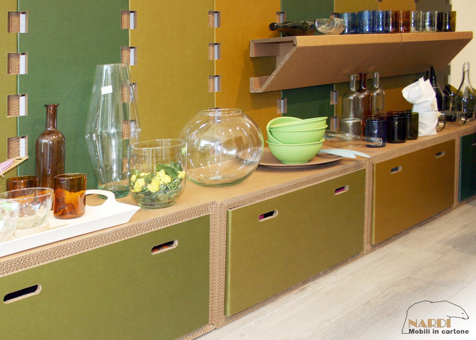 allestimento in cartone ecologico per negozi