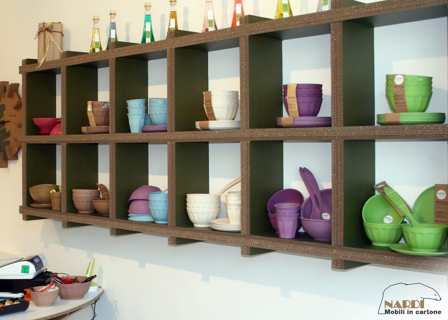 scaffale a muro in cartone ecologico