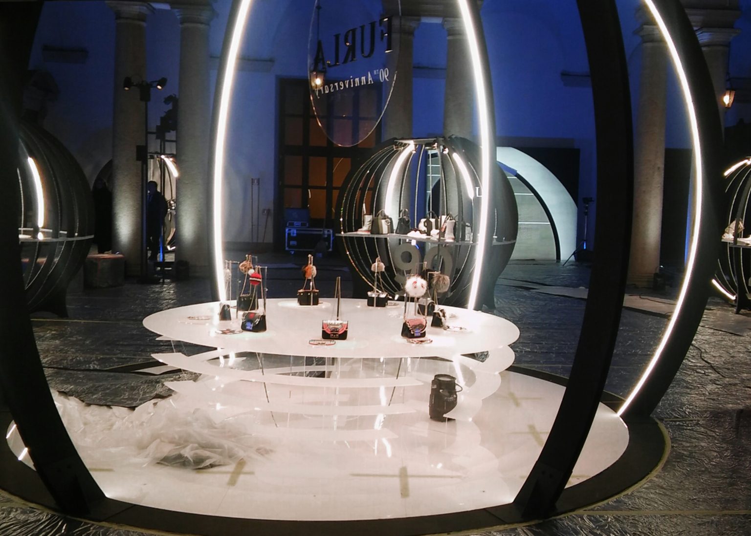 espositori scenografici in cartone