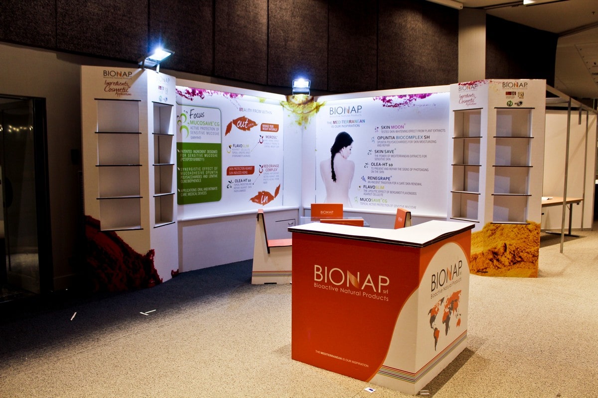 bancone angolare in cartone