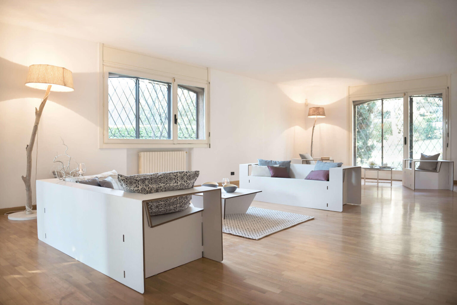 divano in cartone per home staging