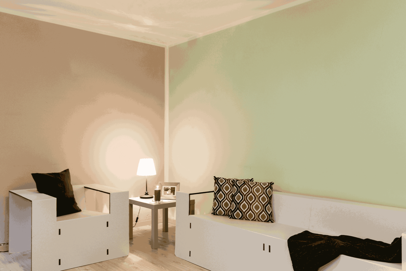 divani per allestimenti home staging in cartone