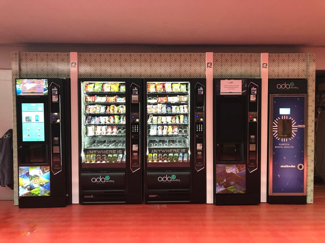 allestimento in cartone per vending