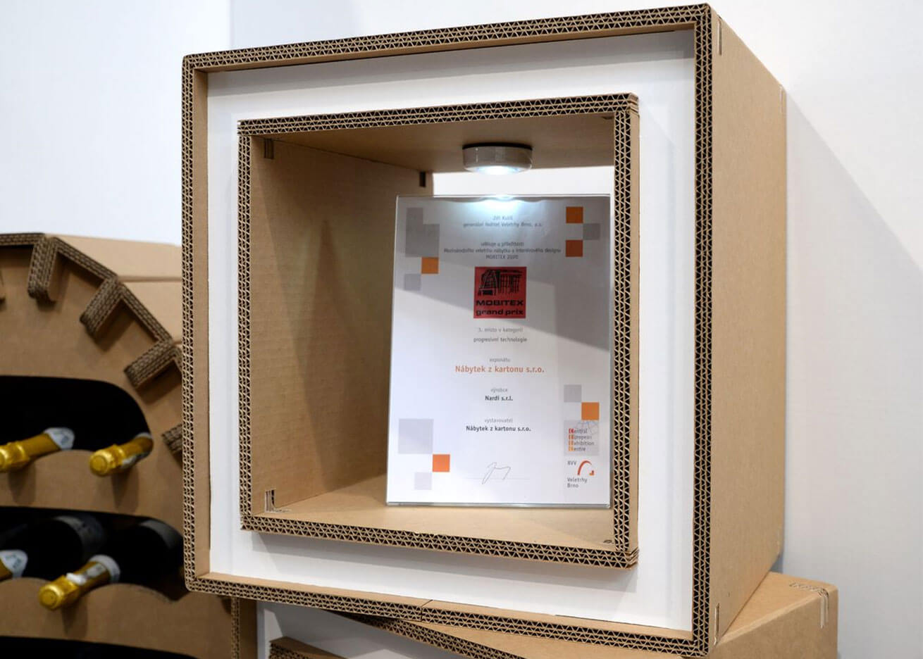 espositore in cartone