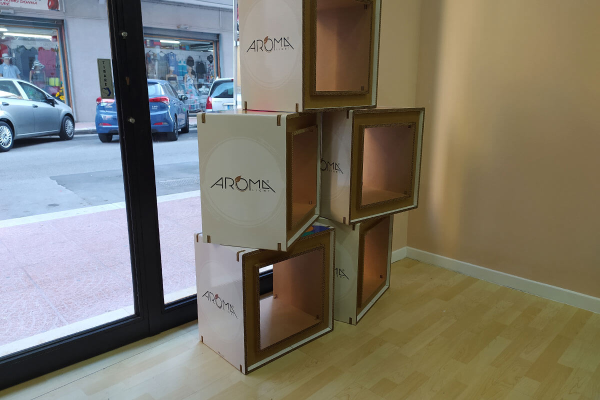 espositore a vetrina per negozi franchising ecologici