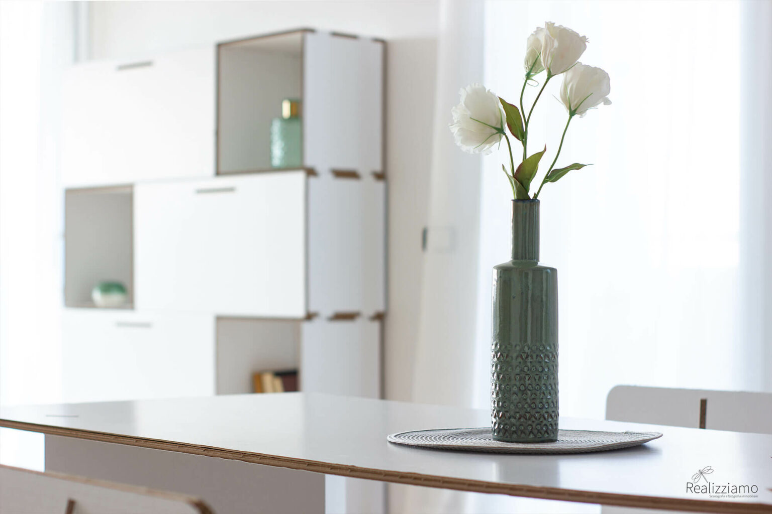 libreria in cartone per home staging