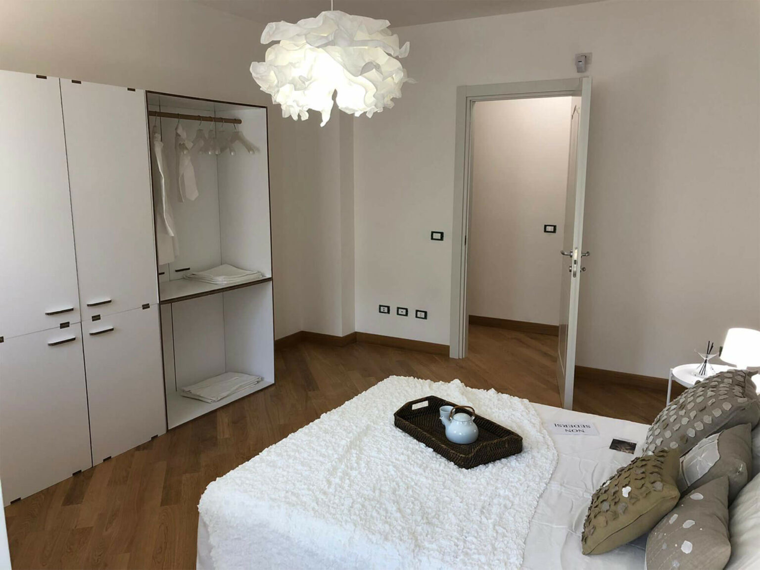 armadio in cartone per home staging