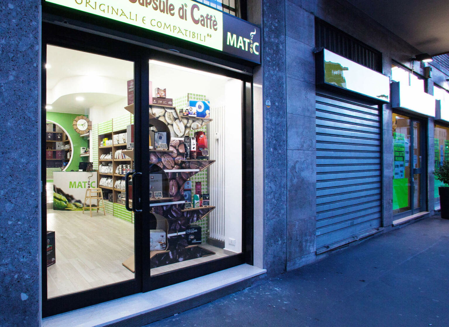 arredo negozio in cartone