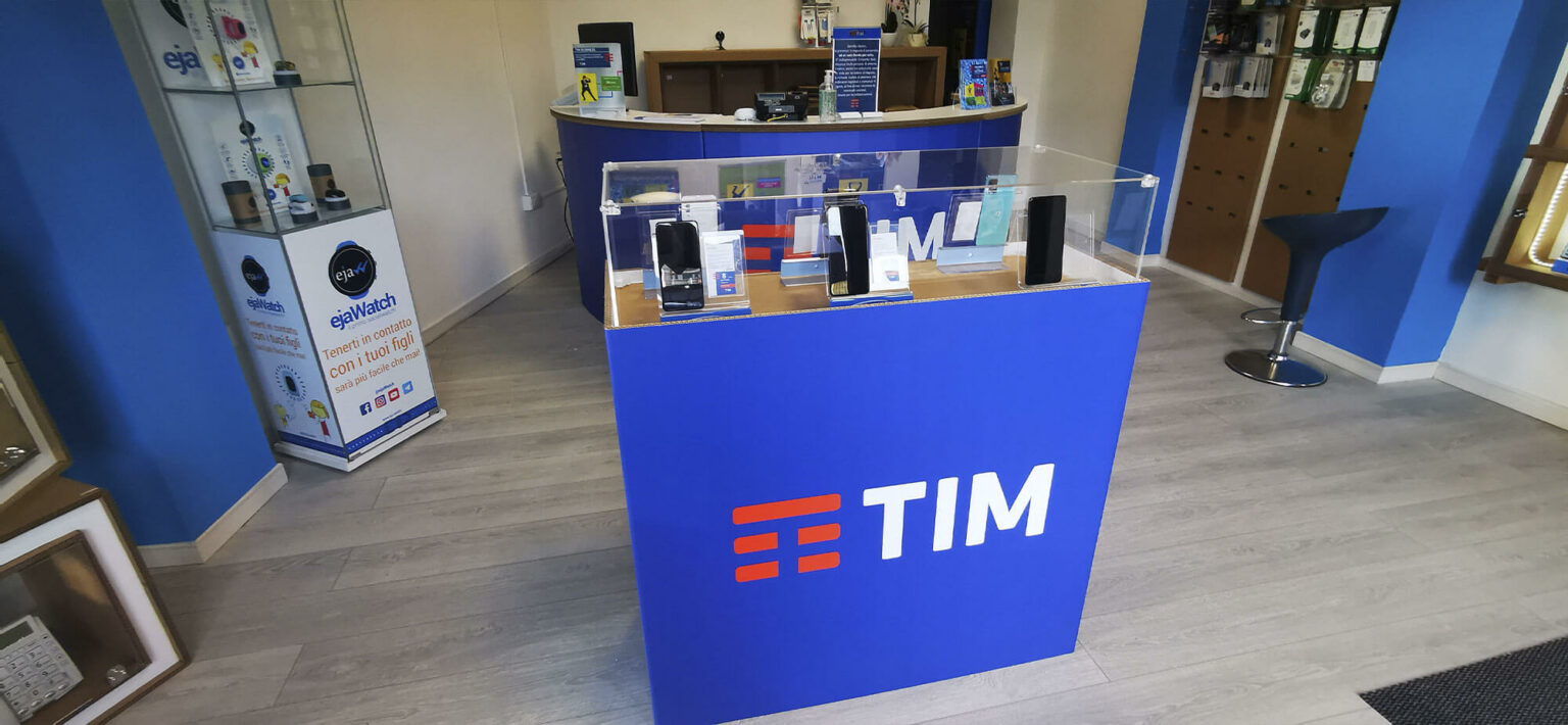 arredo negozio in cartone