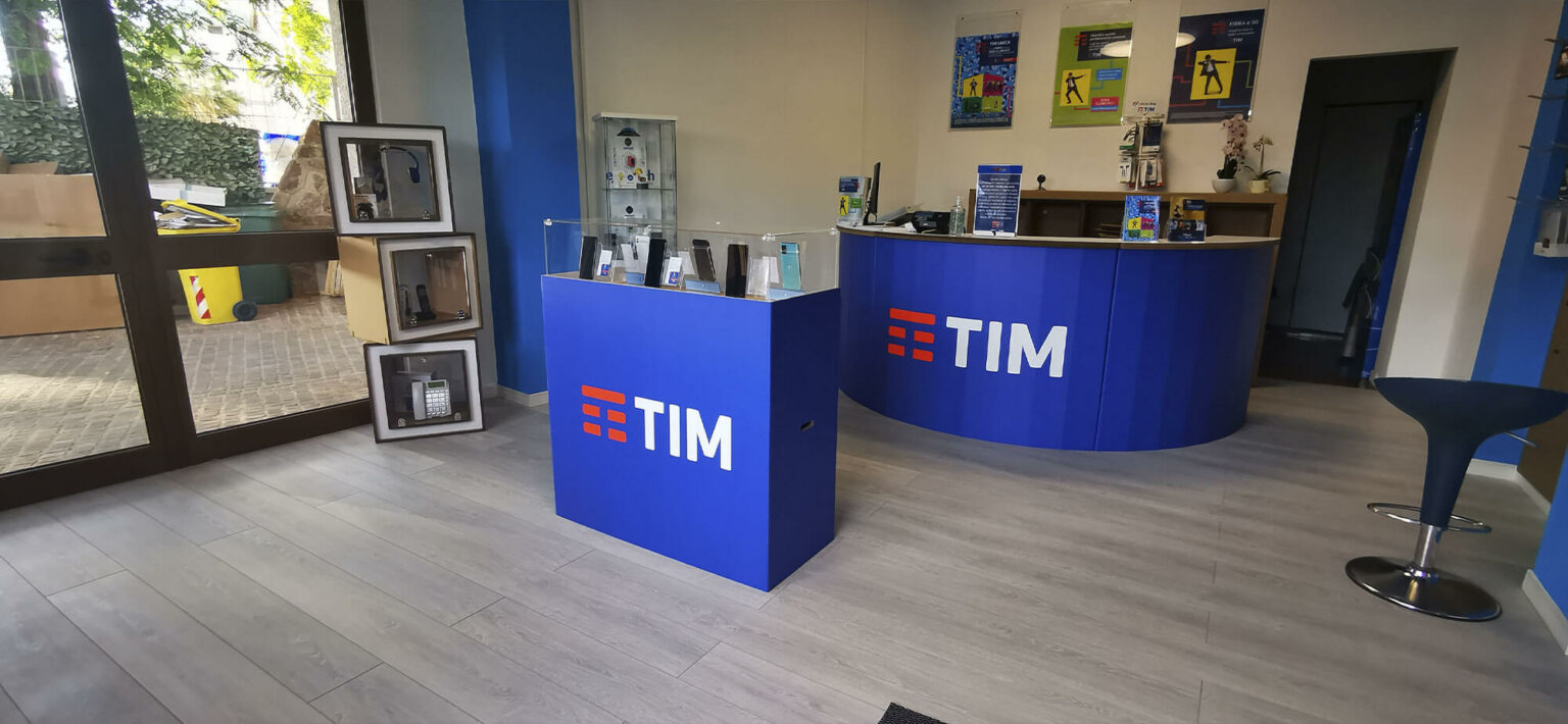 allestimento in cartone per negozi