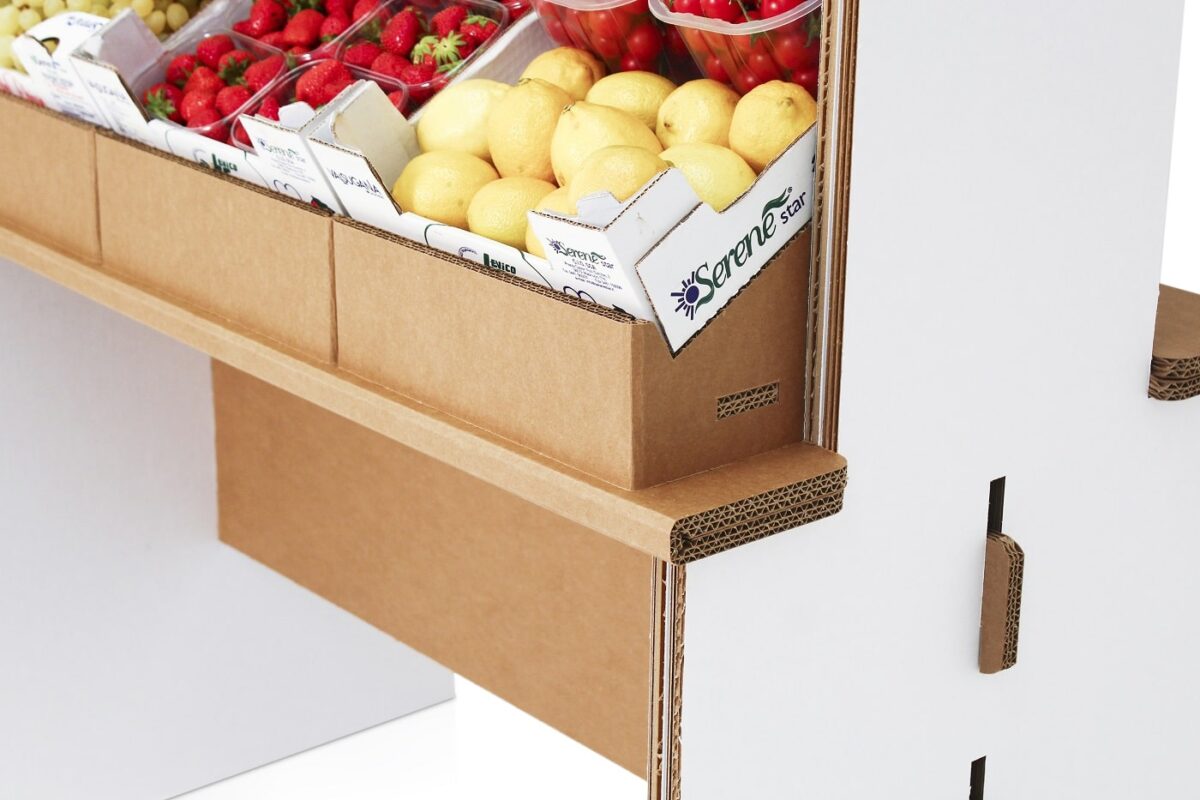 Banco frutta in cartone