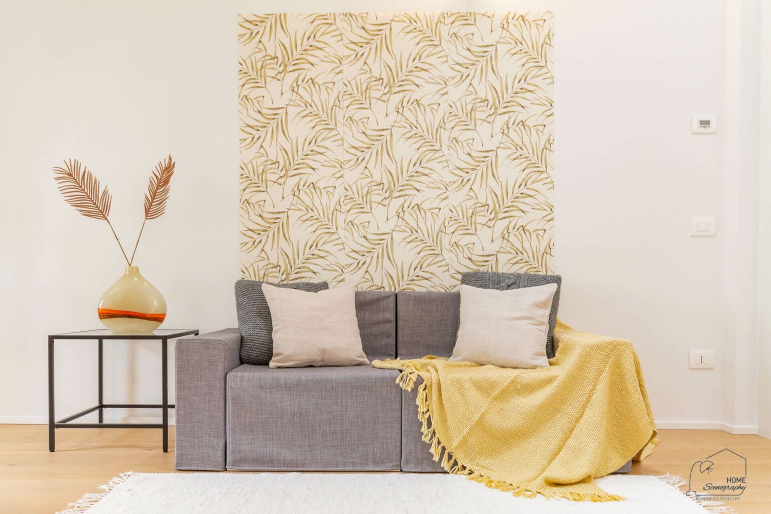 divano con rivestimento per home staging