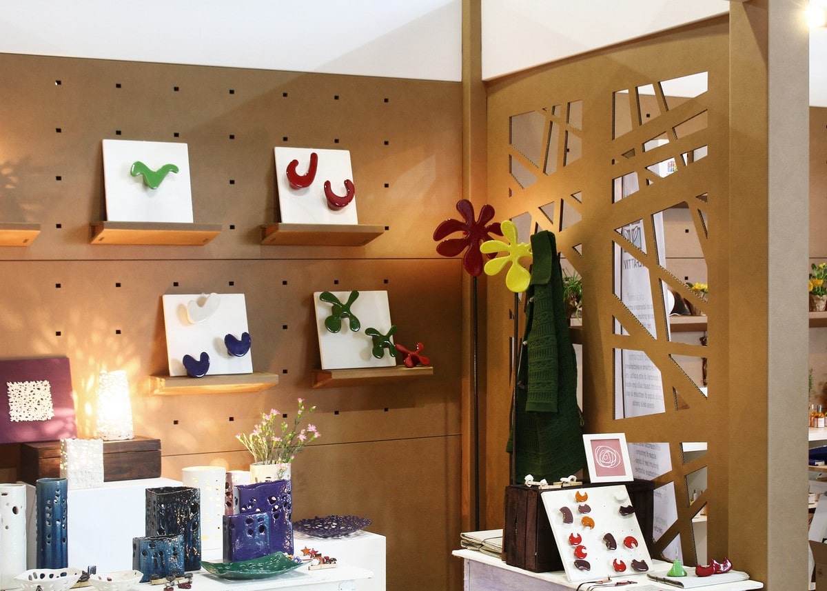 eco stand in cartone