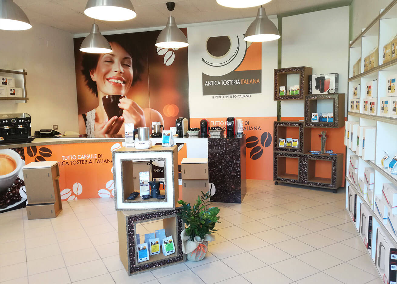 arredo negozi in cartone