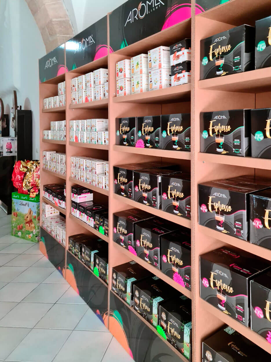 Scaffalatura in cartone per negozio