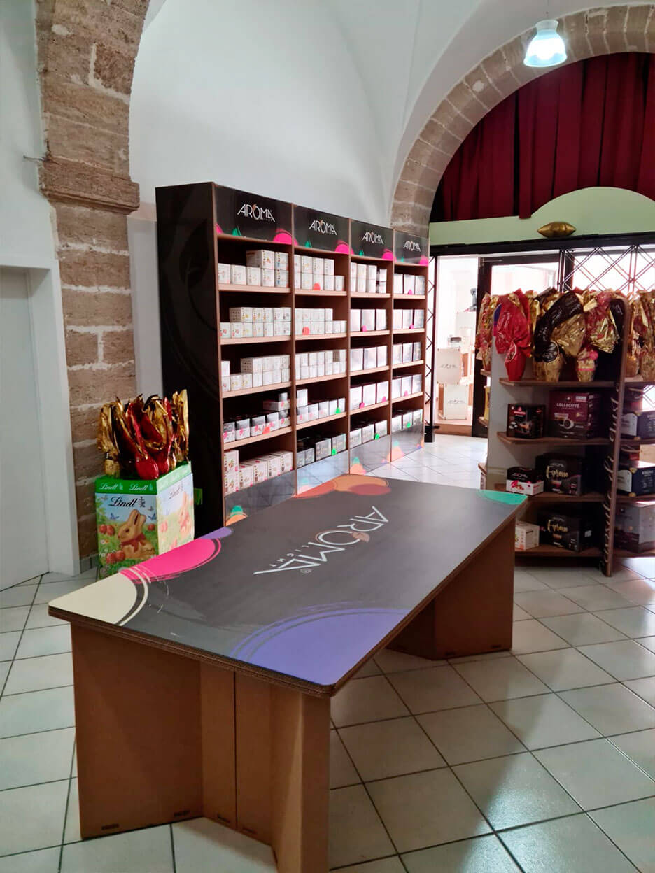 tavolo in cartone per negozi