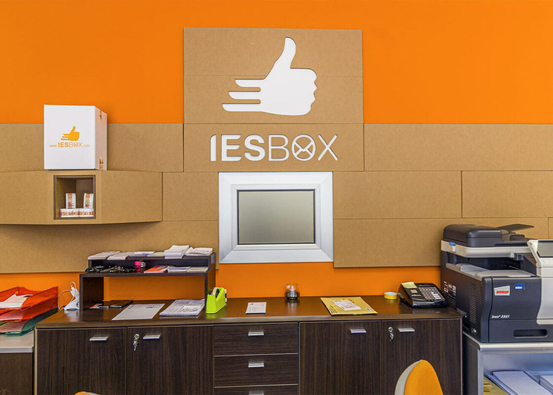 arredo negozio in cartone