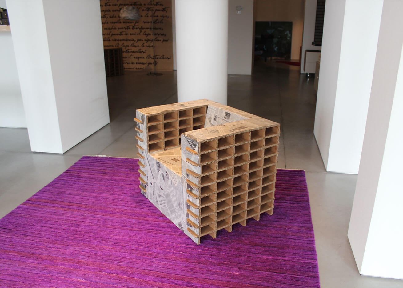 poltrona in carotone per arredo negozio