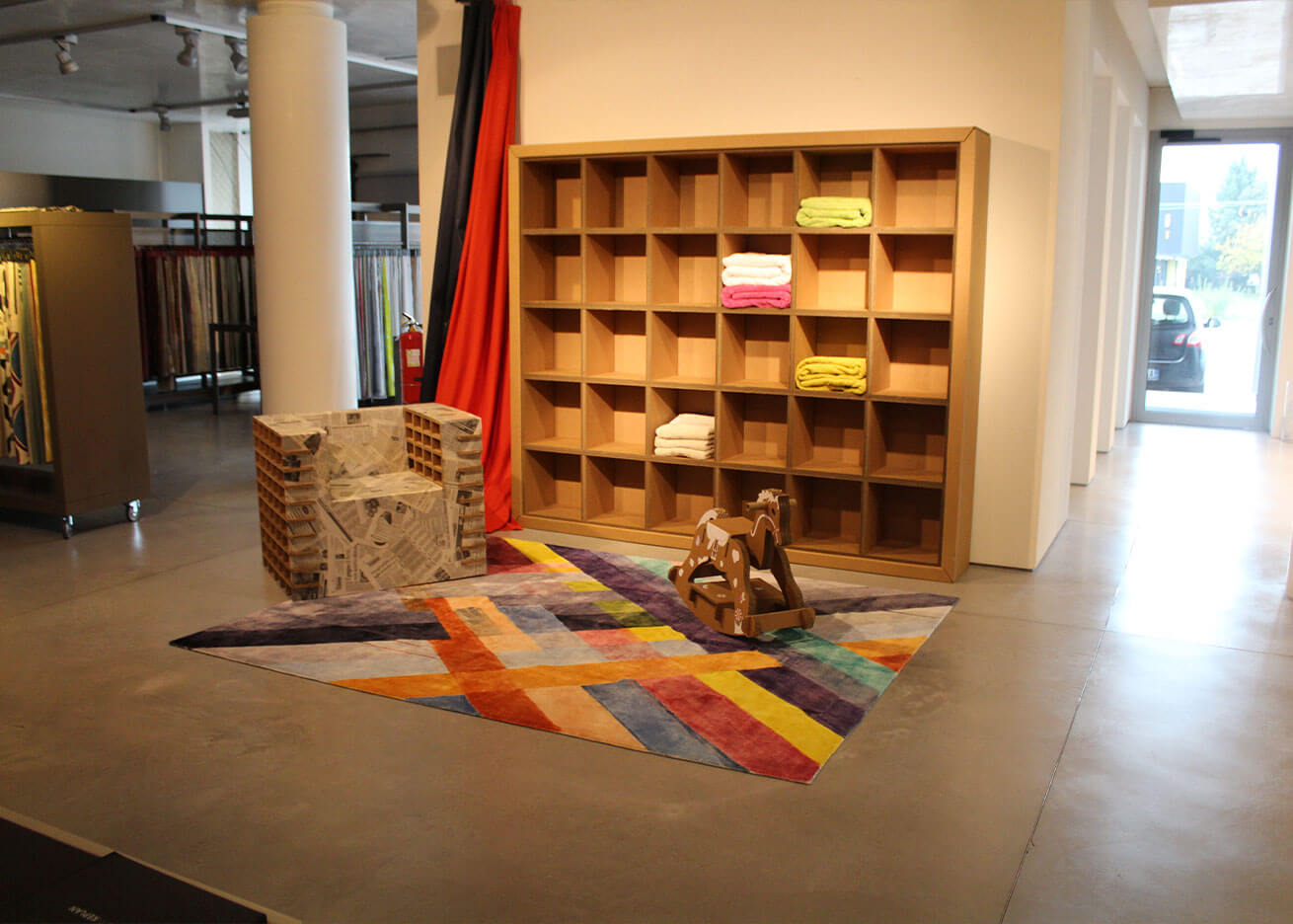 allestimento negozio in cartone