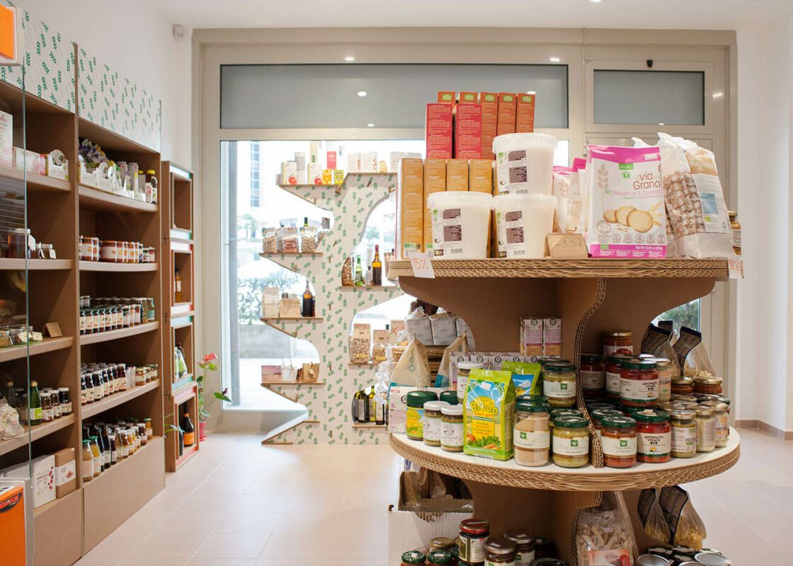 arredi in cartone per negozi