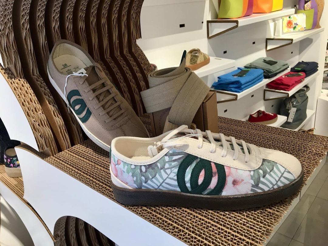 espositore in cartone per negozi