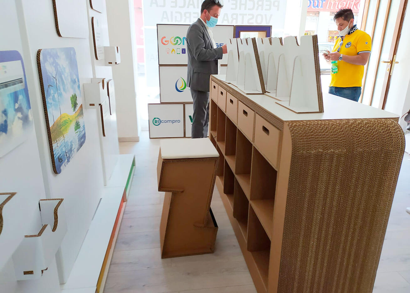 bancone in cartone negozio Egea