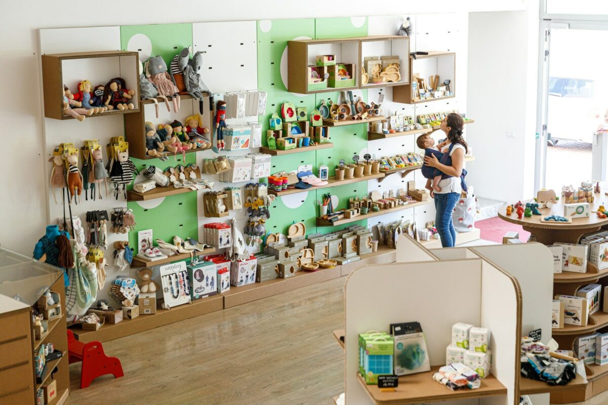 arredo negozio abbigliamento bimbi