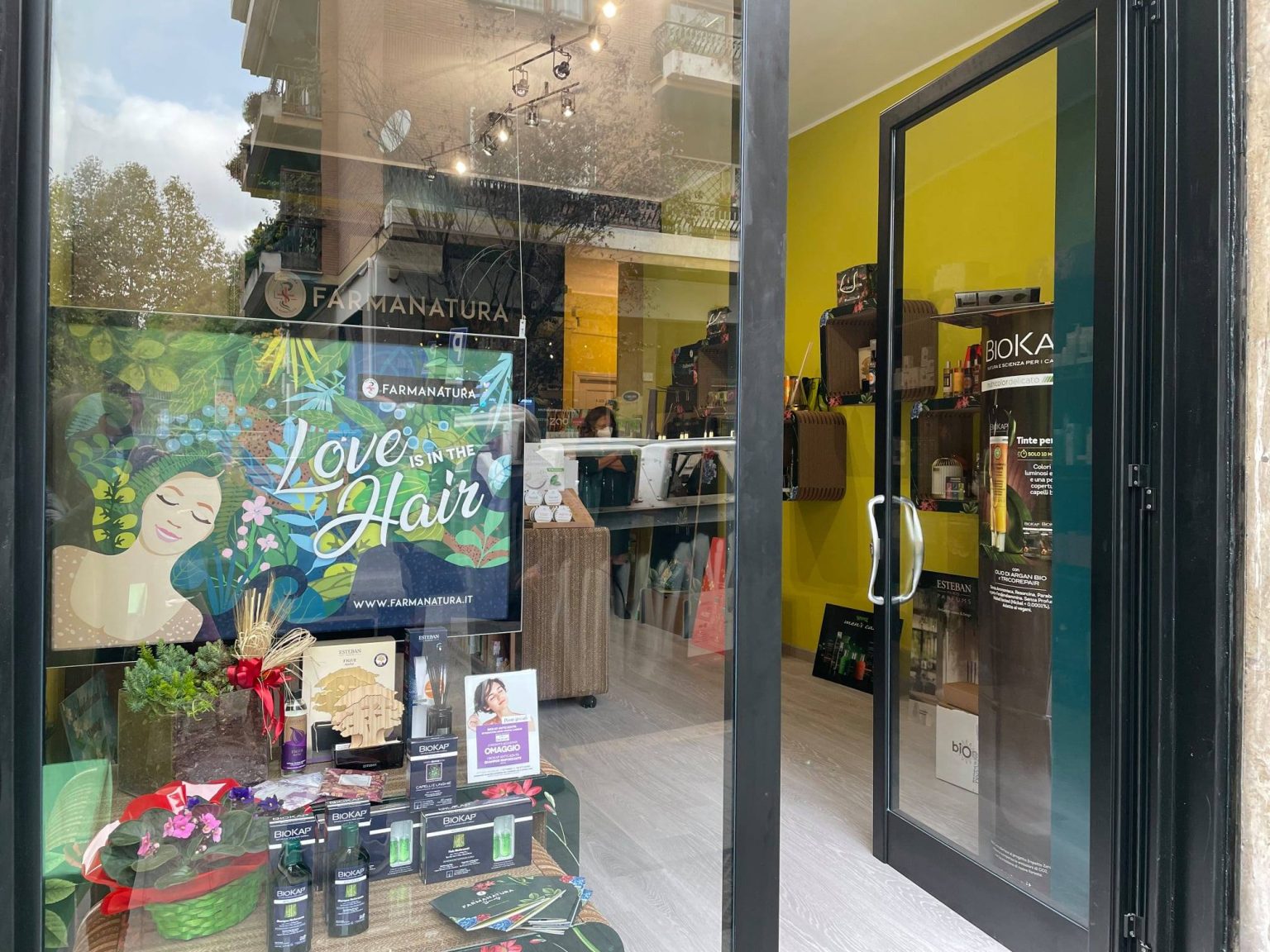 mobili in cartone per vetrine