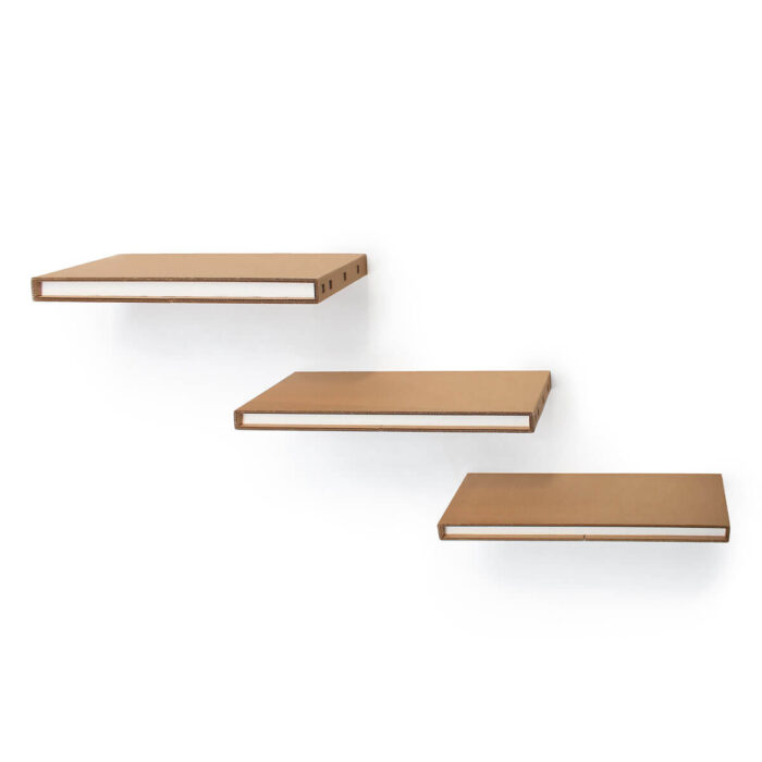 scaffale in cartone bianco e avana