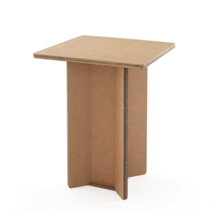 Tavolino quadrato alto con gambe piene