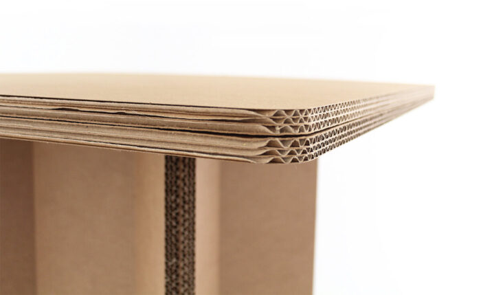 Tavolino quadrato alto in cartone