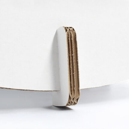 dettaglio incastro cartone