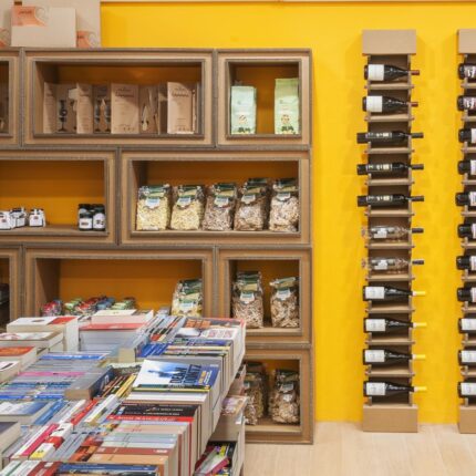 Granati espositore in cartone, Upia espositore portabottiglie in cartone