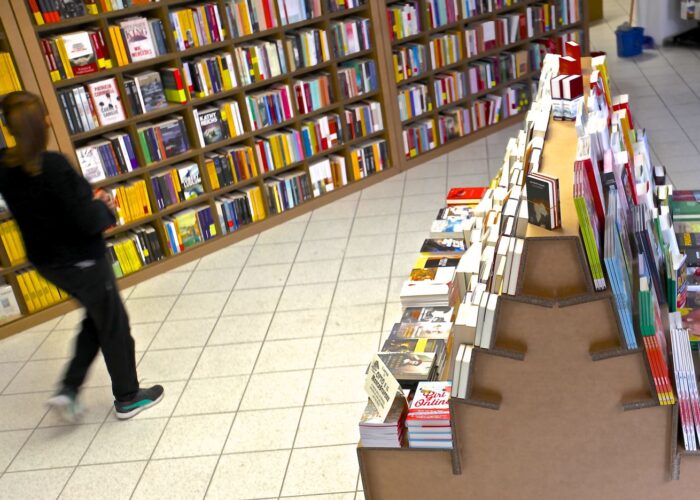 Espositore in cartone - Espositore ecologico centrostanza per librerie "Dosso"