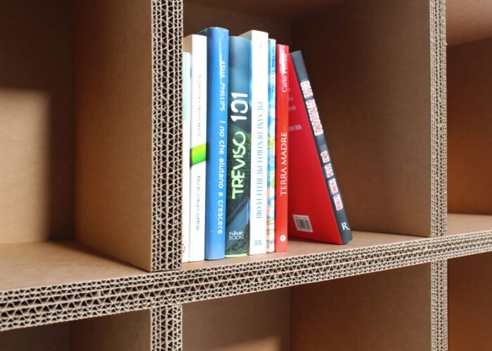 Arredo in cartone - Libreria ecologica a parete "Flua Plus"