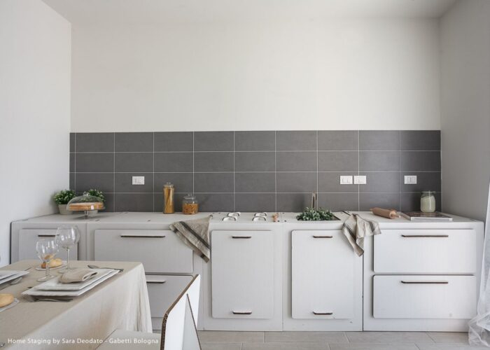 Home staging in cartone per allestimento temporaneo zona cucina