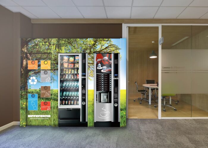 Struttura di rivestimento per distributori automatici