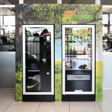 Struttura di rivestimento per distributori automatici