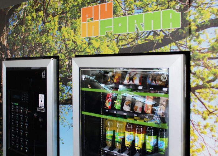 Struttura di rivestimento per distributori automatici