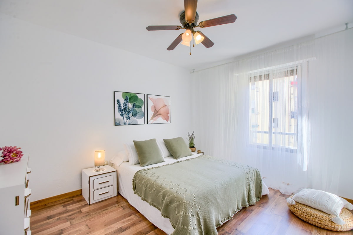 allestimento home staging con mobili in cartone