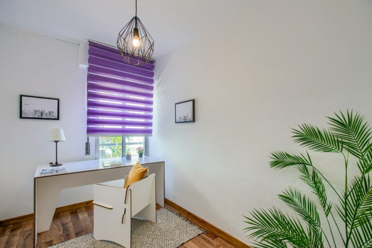 studio dopo home staging con scrivania in cartone