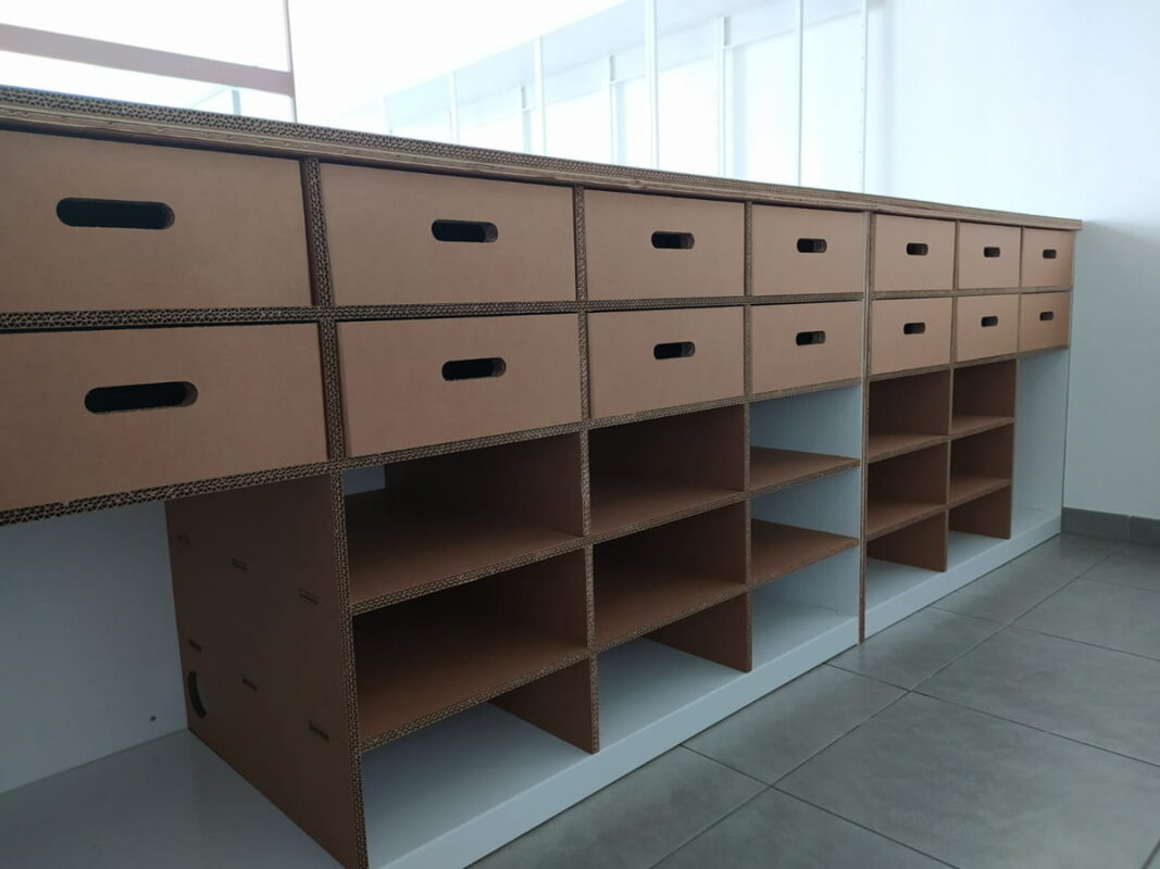 retro banco in cartone