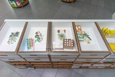 banco in cartone negozio